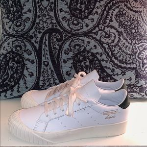 Adidas Classic Everyn